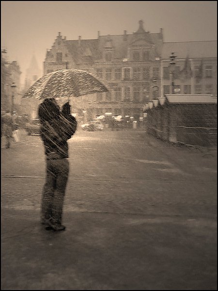 73 - l'homme au parapluie - ROLAND monique - belgium.jpg